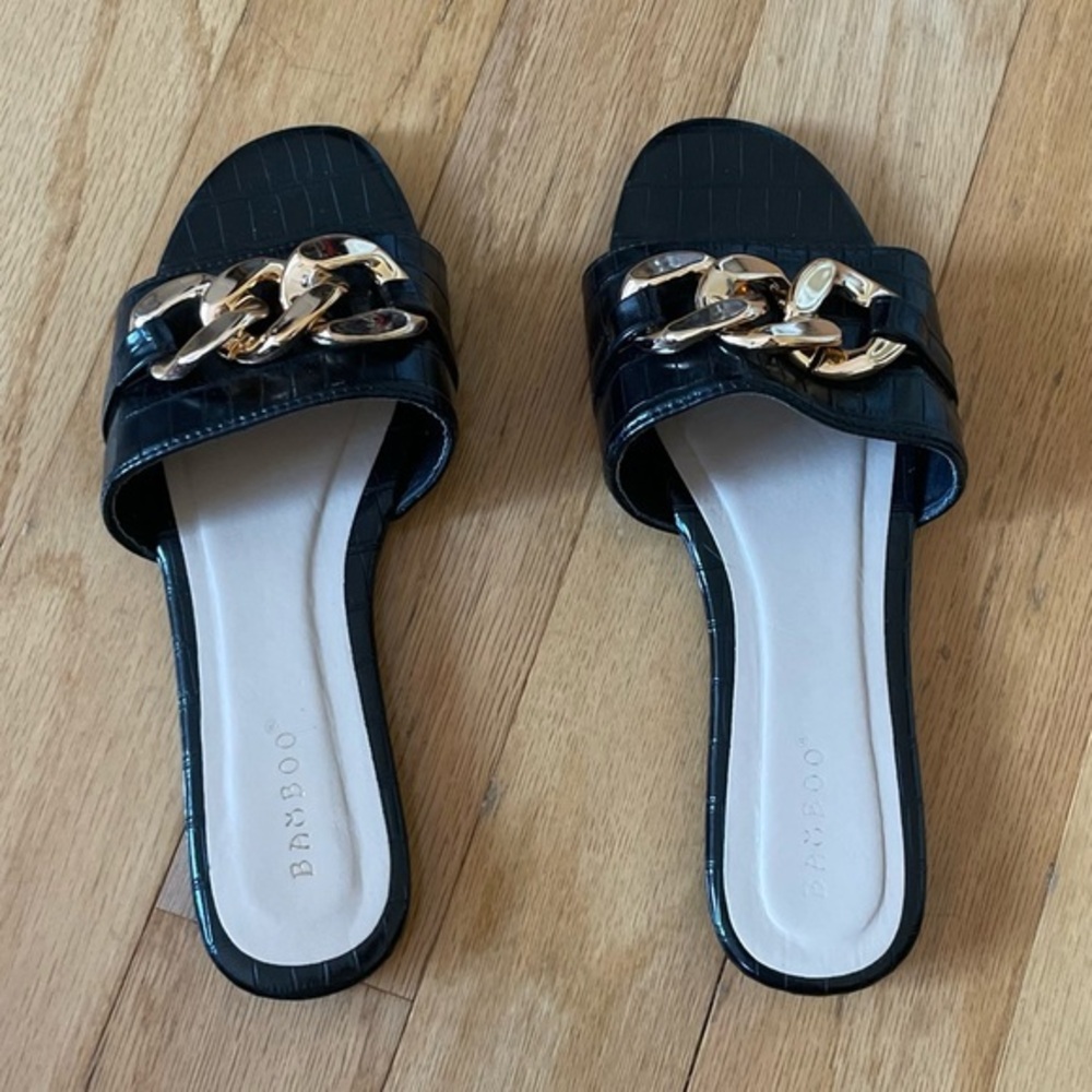Black chain decor croc embossed slide sandals size 7